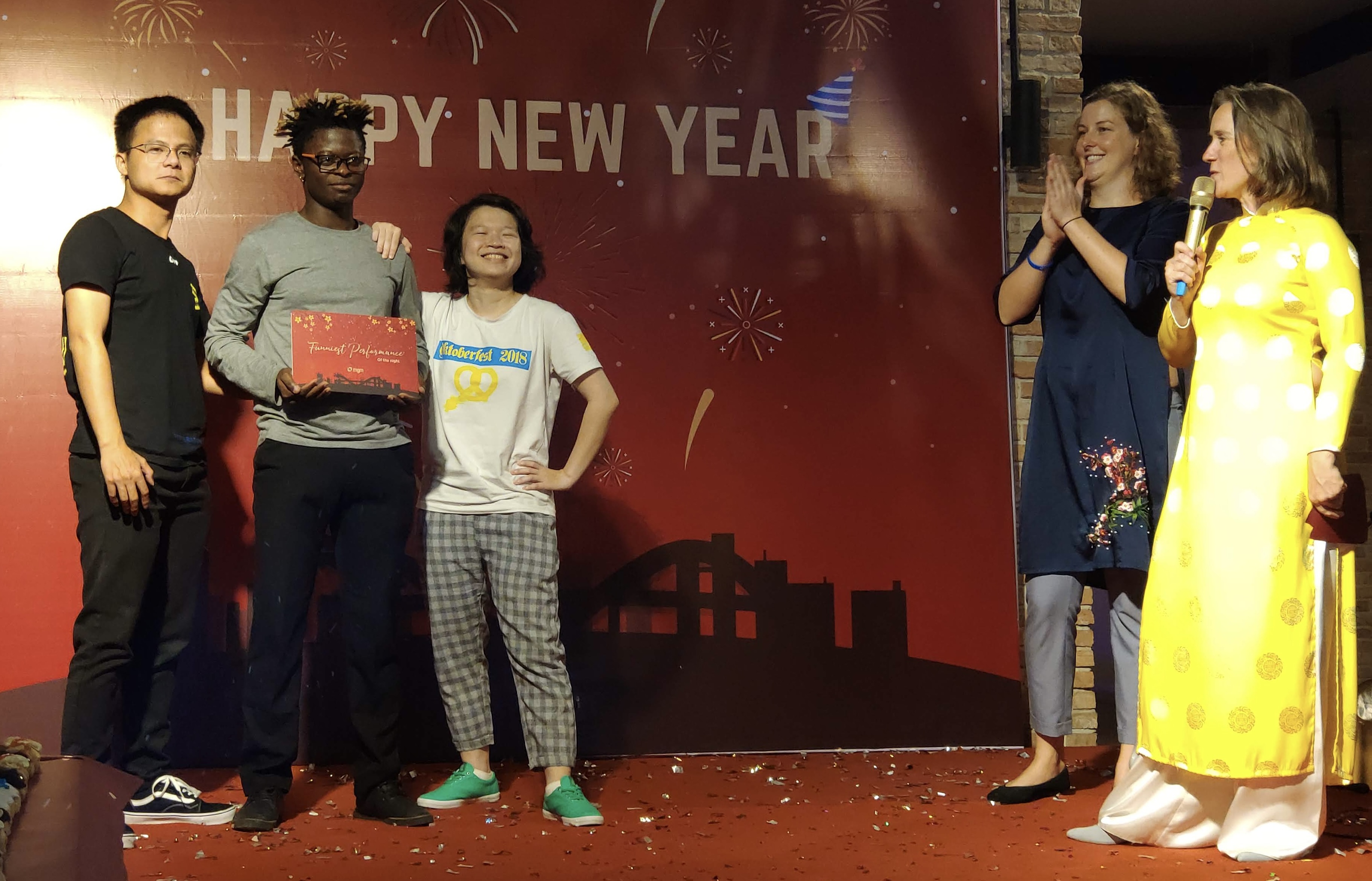 Nadine auf der Bühne bei einer Veranstaltung in Đà Nẵng, Vietnam